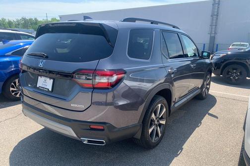 Gray 2025 Honda Pilot Touring 8-Passenger