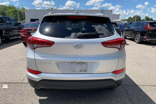 Molten Silver 2017 Hyundai TUCSON SE Plus