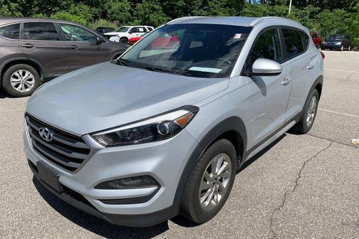 Molten Silver 2017 Hyundai TUCSON SE Plus