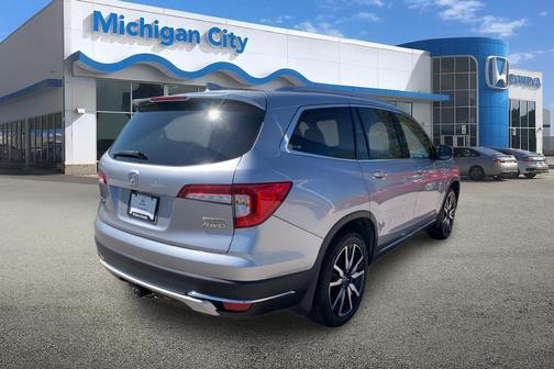Lunar Silver Metallic 2019 Honda Pilot Touring 8-Passenger
