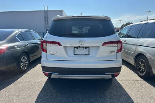 2022 Honda Pilot Touring 8-Passenger