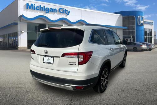 2022 Honda Pilot Touring 8-Passenger