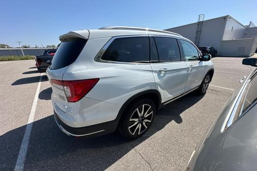 2022 Honda Pilot Touring 8-Passenger