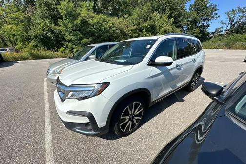 2022 Honda Pilot Touring 8-Passenger