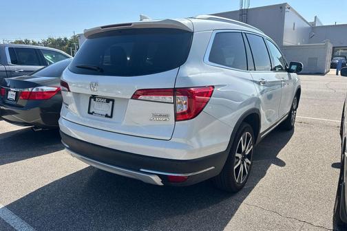 2022 Honda Pilot Touring 8-Passenger