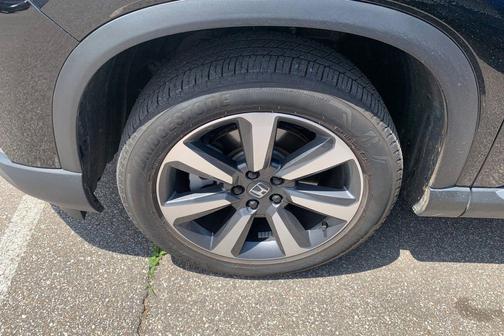 Crystal Black Pearl 2024 Honda Pilot Elite
