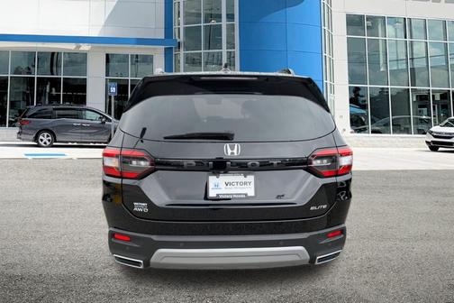 Crystal Black Pearl 2024 Honda Pilot Elite