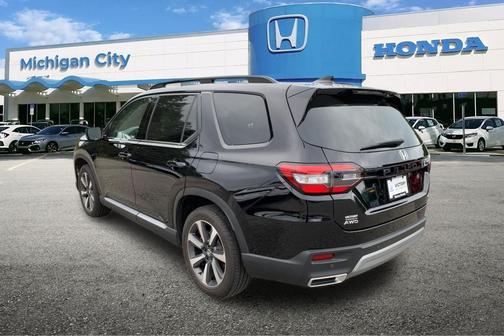 Crystal Black Pearl 2024 Honda Pilot Elite