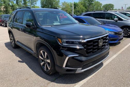 Crystal Black Pearl 2024 Honda Pilot Elite