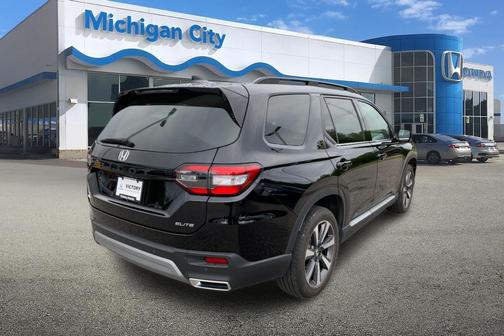 Crystal Black Pearl 2024 Honda Pilot Elite