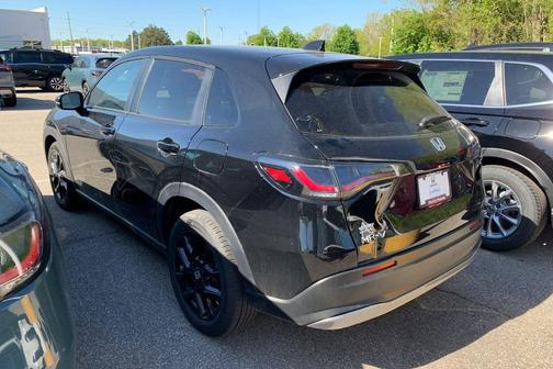 Crystal Black Pearl 2024 Honda HR-V Sport