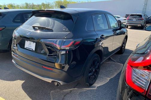 Crystal Black Pearl 2024 Honda HR-V Sport