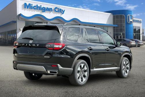 Crystal Black Pearl 2026 Honda Pilot Touring 8-Passenger