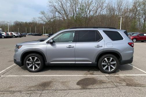 Lunar Silver Metallic 2023 Honda Pilot Touring 8-Passenger