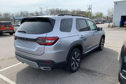 Lunar Silver Metallic 2023 Honda Pilot Touring 8-Passenger