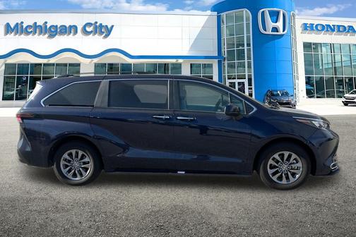 2024 Toyota Sienna XLE