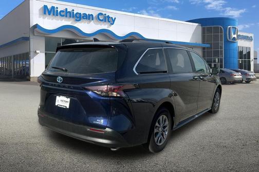2024 Toyota Sienna XLE