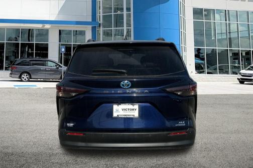 2024 Toyota Sienna XLE