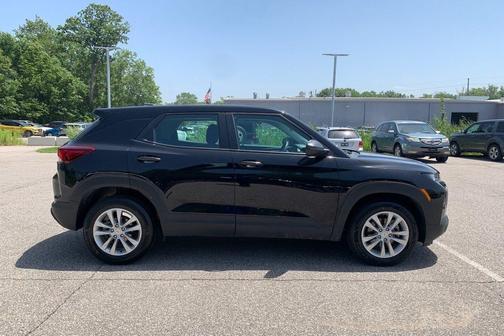 Mosaic Black Metallic 2022 Chevrolet Trailblazer LS