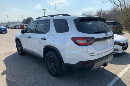 Platinum White Pearl 2025 Honda Pilot TrailSport