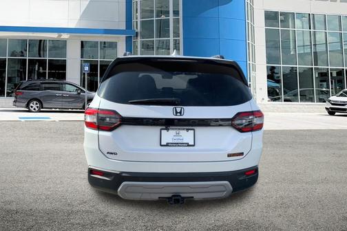 Platinum White Pearl 2025 Honda Pilot TrailSport