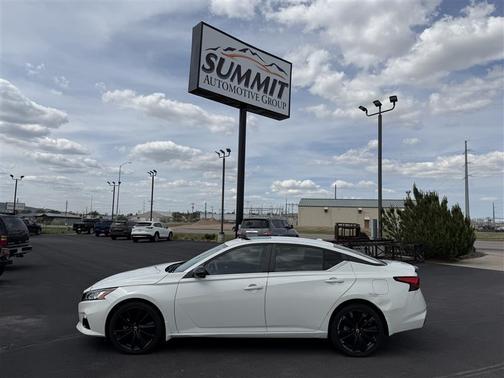White 2022 Nissan Altima 2.5 SR