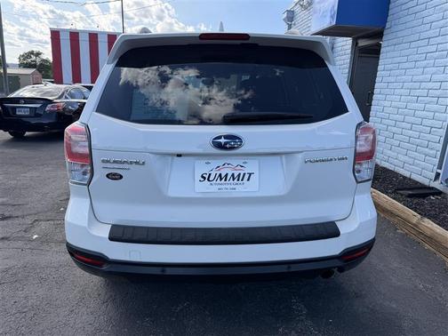 Crystal White Pearl 2018 Subaru Forester 2.5i Touring