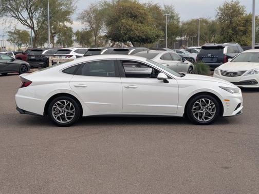 2022 Hyundai SONATA SEL