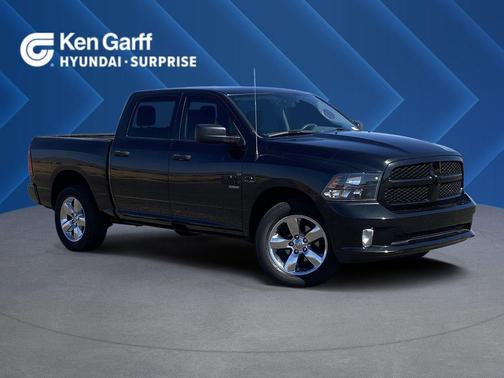 Brilliant Black Crystal Pearl 2019 RAM 1500 Express