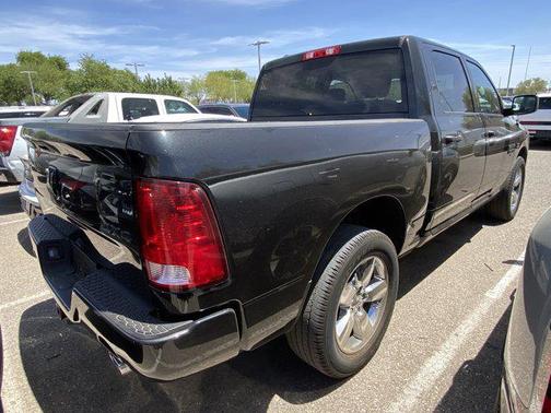 Brilliant Black Crystal Pearl 2019 RAM 1500 Express