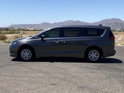 Granite Crystal Metallic Clearcoat 2023 Chrysler Voyager LX