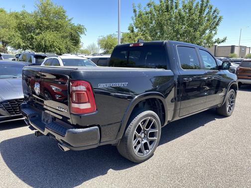 Diamond Black Crystal Pearlcoat 2021 RAM 1500 Laramie