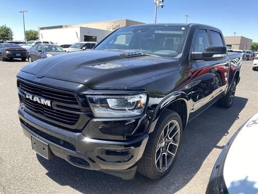 Diamond Black Crystal Pearlcoat 2021 RAM 1500 Laramie