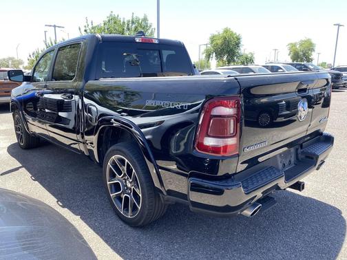 Diamond Black Crystal Pearlcoat 2021 RAM 1500 Laramie