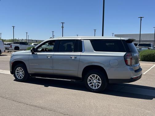 Sterling Gray Metallic 2024 Chevrolet Suburban LT