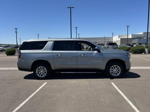 Sterling Gray Metallic 2024 Chevrolet Suburban LT