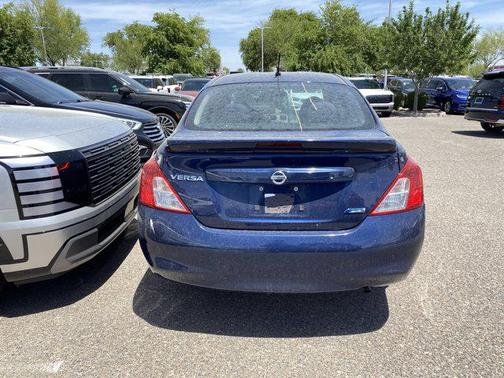Blue Onyx 2014 Nissan Versa 1.6 S+