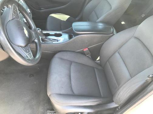 Summit White 2019 Chevrolet Malibu LT