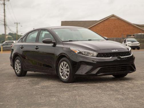 Aurora Black 2022 Kia Forte FE