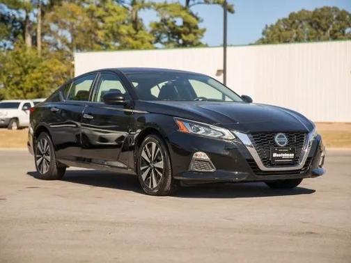 Super Black 2022 Nissan Altima 2.5 SV