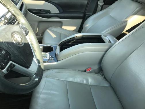 Attitude Black Metallic 2015 Toyota Highlander XLE