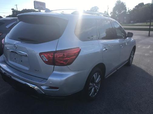 2020 Nissan Pathfinder SV