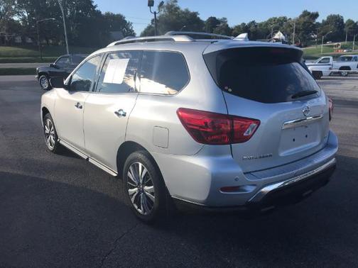 2020 Nissan Pathfinder SV