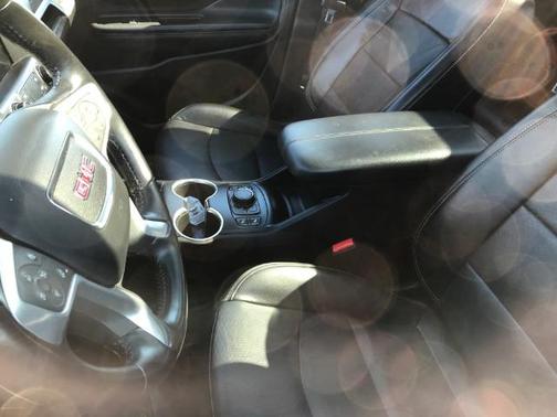 Summit White 2022 GMC Terrain SLT
