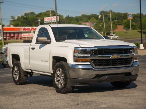 Summit White 2017 Chevrolet Silverado 1500 WT