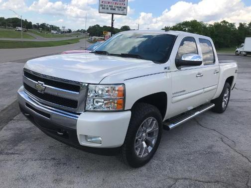Summit White 2011 Chevrolet Silverado 1500 LT