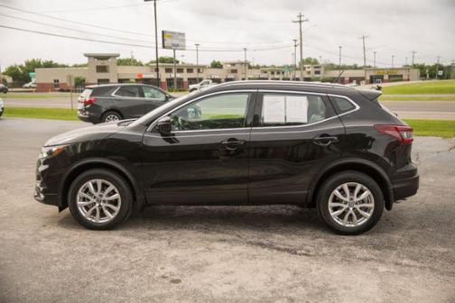 Magnetic Black Pearl 2022 Nissan Rogue Sport SV