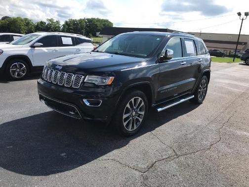 Diamond Black Crystal Pearlcoat 2017 Jeep Grand Cherokee Overland
