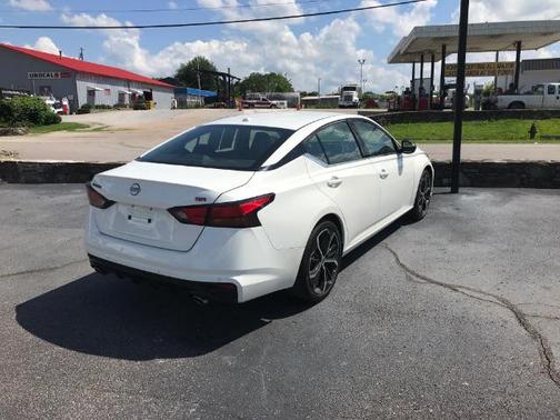 Glacier White 2024 Nissan Altima SR FWD