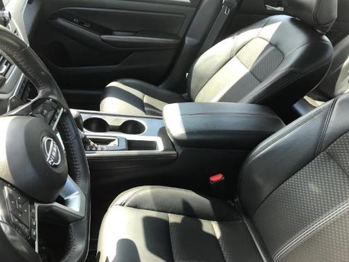 Glacier White 2024 Nissan Altima SR FWD
